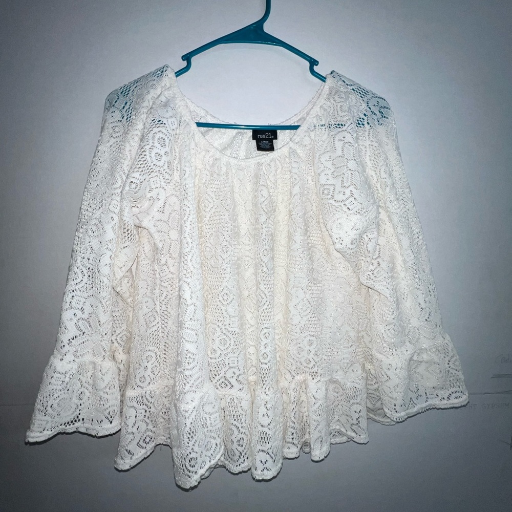 Women’s white top